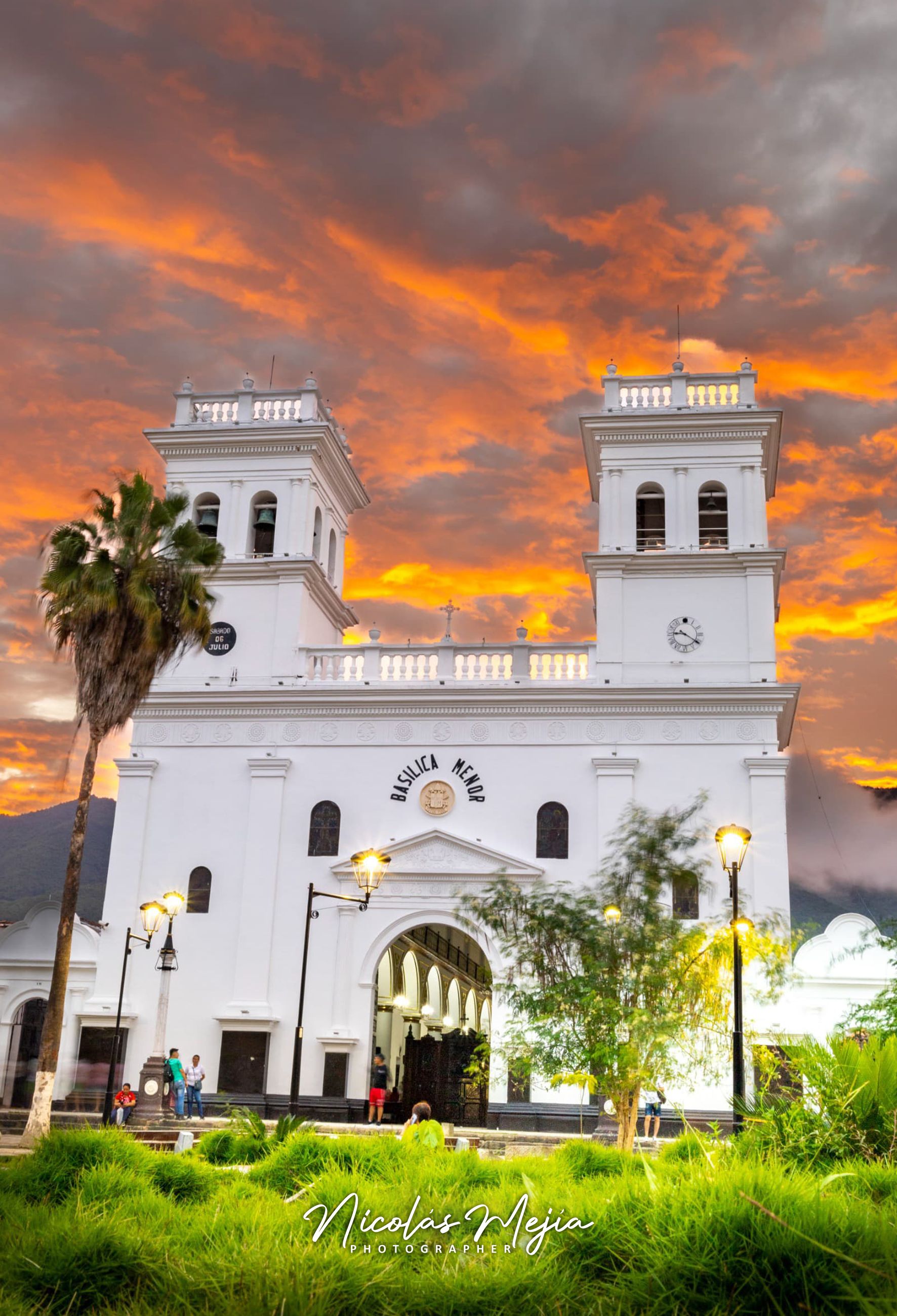 ATARDECER EN GIRÓN